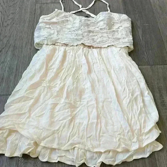 ✨🆕HOLLISTER✨🆕 | Cream lace with gold sequin and dress - Picture 3 of 11